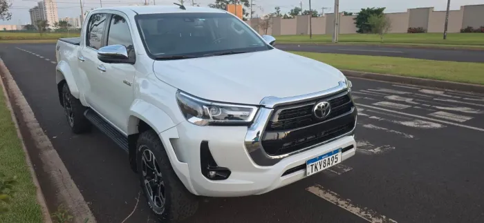 Toyota Hilux CD SRX Plus 4X4 2.8 TDI Die. Aut. 2025