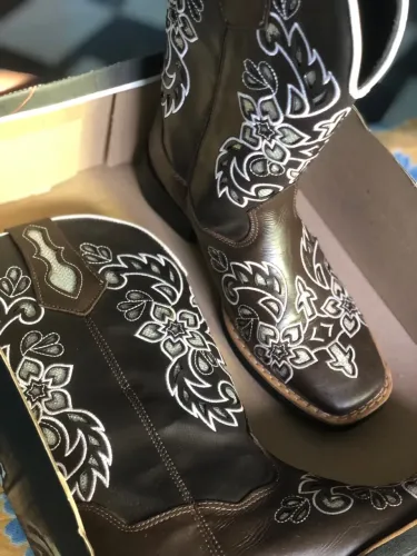 Vendo texana usada apenas 3 vezes, tamanho 38