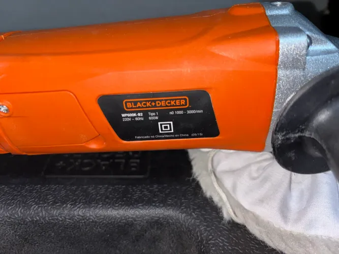 Politriz Lixadeira 7 Pol. 1300W 220V com Maleta BLACKDECKER-WP1500K