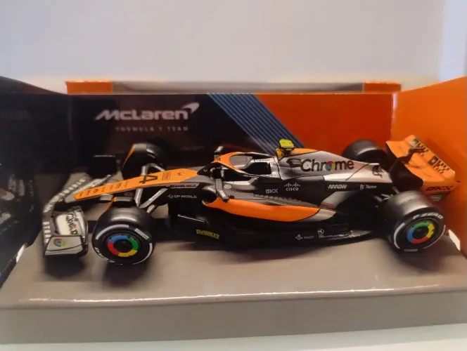 Miniatura F1 McLaren MCL60 1/43 Burago