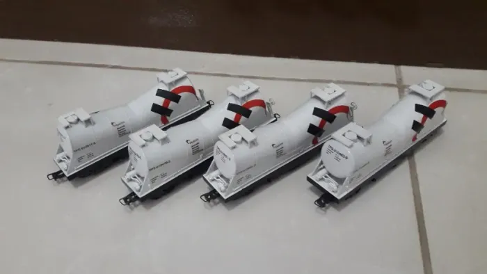Lote de 6 vagões de cimento HOLCIM com numeração diferentes.