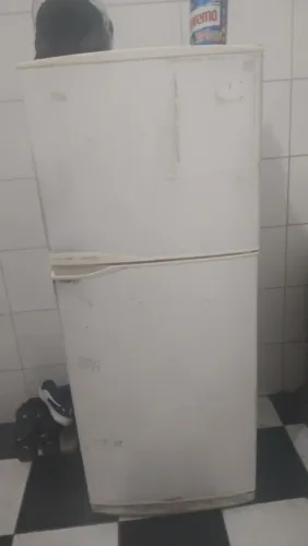 Vende-se geladeira