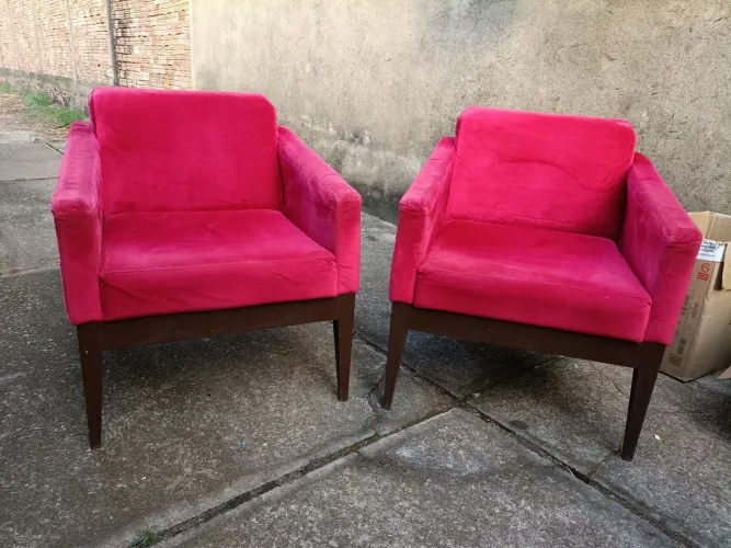 Vende 2 poltronas de veludo