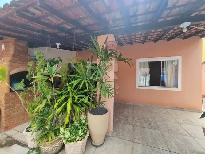Casa independente com 3 quartos à poucos mts da lagoa, excelente localização *U04