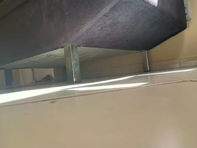 Sofá Preto almofadas maiores removíveis