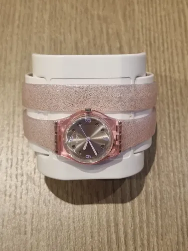 Relógio SWATCH "BRILLANTE" - LP132 - rosa claro. Novo
