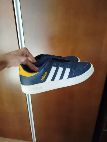 Tênis Adidas