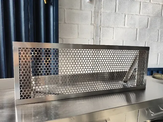 Prateleira inox tela moeda 1,90m com anteparo 
