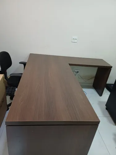 Mesa em L para Escritório 1,80 x 1,66 m em MDF Amadeirado