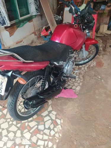 Vendo moto boa comigo 6 anos tenho contato dona trasferir