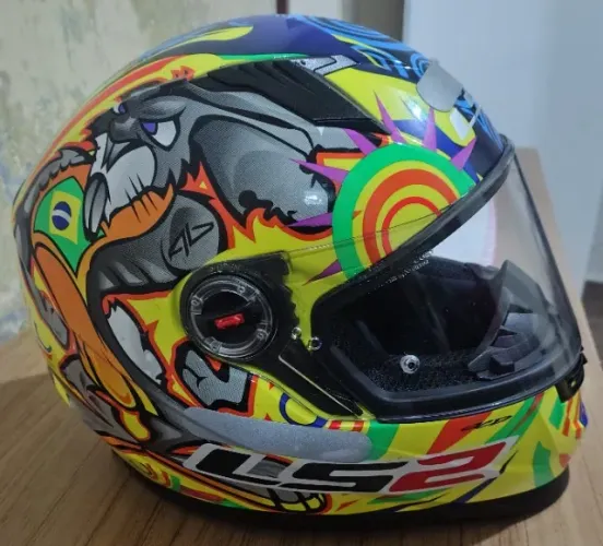 Capacete LS2 com viseira reserva