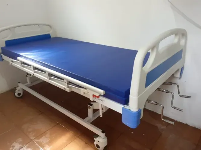 Cama Hospitalar Manual 3 mov. Modelo DX3 DELLAMED