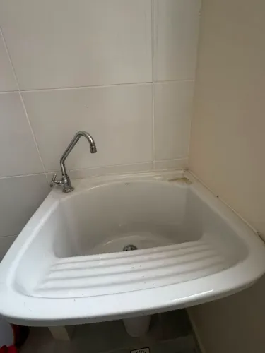 Tanque de Louça branco com coluna