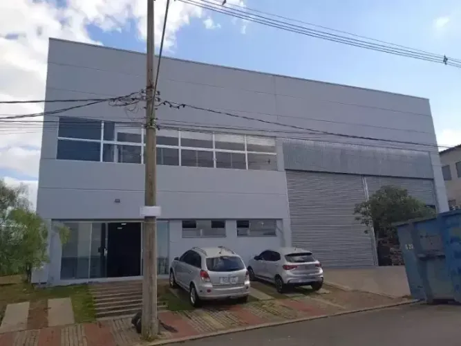 Galpão para locação no Cond. Industrial Duas Barras com 1200m² de área construída