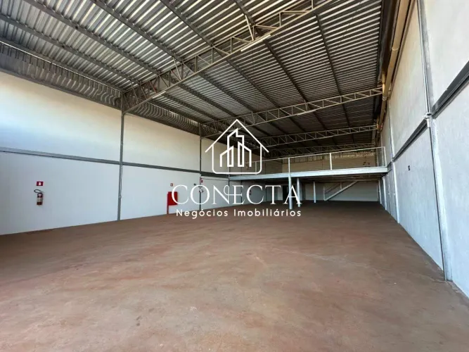 Galpão disponível para locação com 546,23 m² na Galeria Splendido