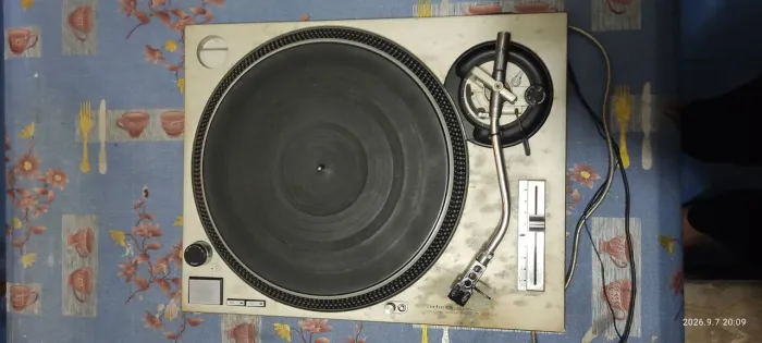 Toca disco Technics SL-1200 MK2