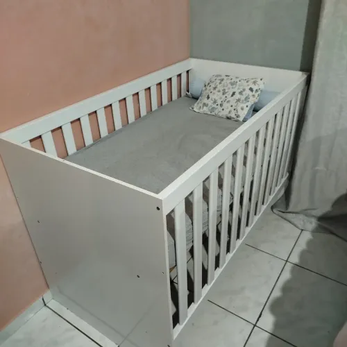 Berço e colchão para bebê 