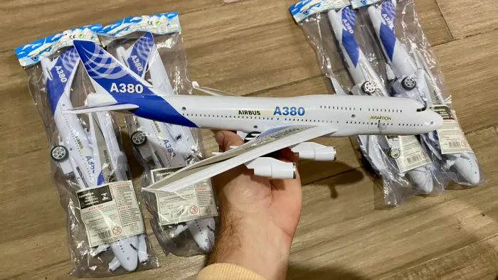 Avião de brinquedo - A380 - com luz e som - lote com 5 unidades