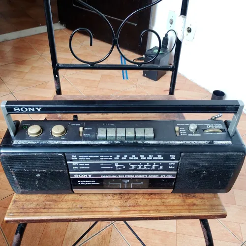 RADIO SONY ANTIGO, DECADA DE 80 FUNCIONANDO 