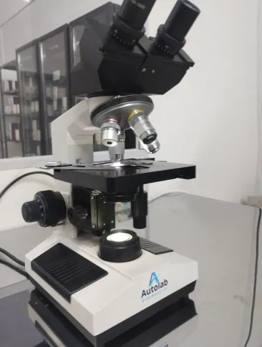Microscópio semi novo 