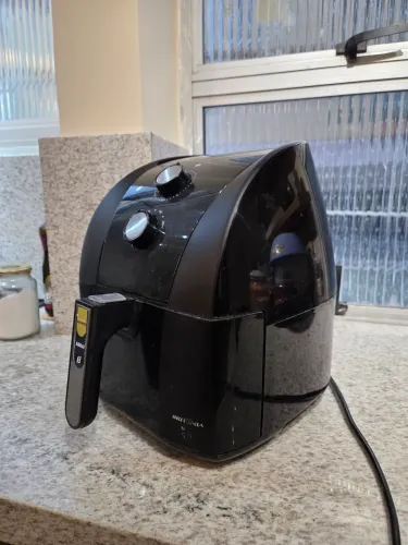 Fritadeira Elétrica Airfryer Britania 5,5L BRF50 Preta 1500w 110V