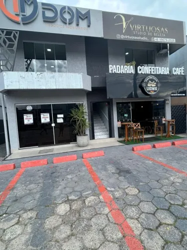 Aluga-se sala comercial térrea direto com a proprietária.