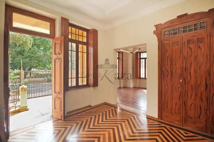 Casa - Consolação - 7 Dormitórios - 700m².