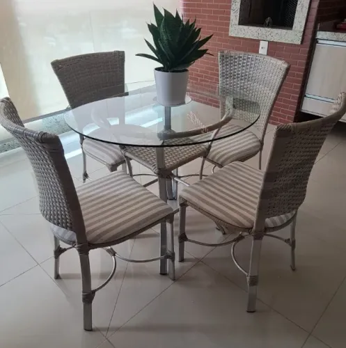 Jogo de Mesa Redonda Vidro 90cm + 4 Cadeiras Fibra/Estofadas (Impecável)