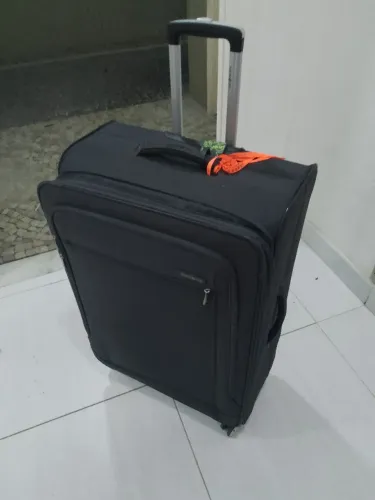 Mala tamanho grade semi nova r$ 200 pouco uso