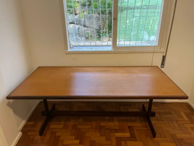 Mesa modernista em jacarandá maciço - Jorge Jabour Mauad