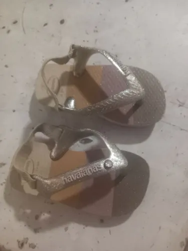 Vende-se sandália havaiana