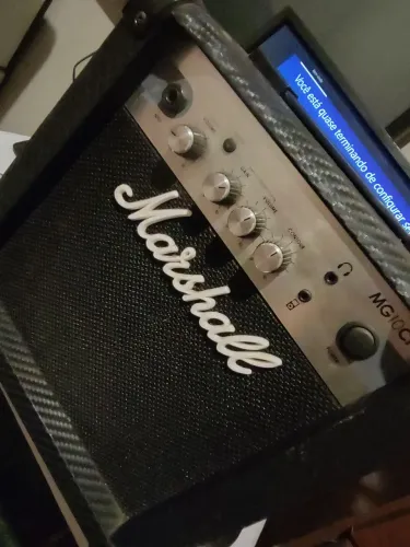 Caixa para Guitarra / Violão Marshall pouco usada 