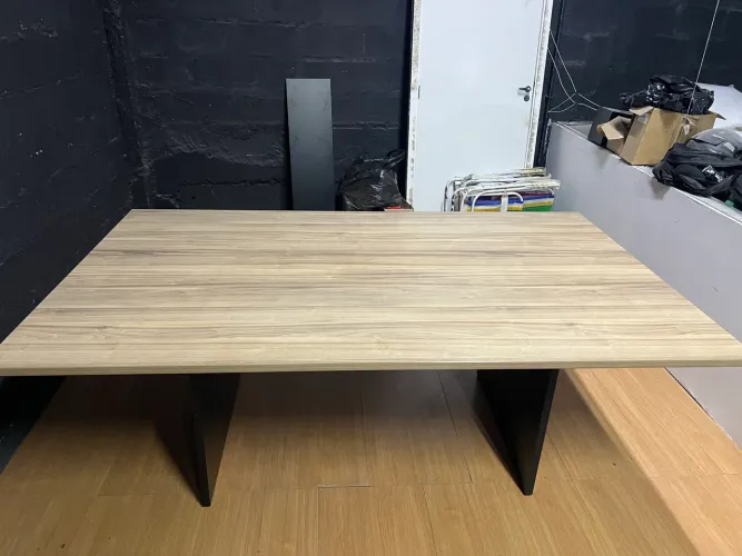Mesa grande de reunião