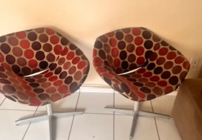 Cadeiras poltronas R$ 400 as duas ( 200 cada)