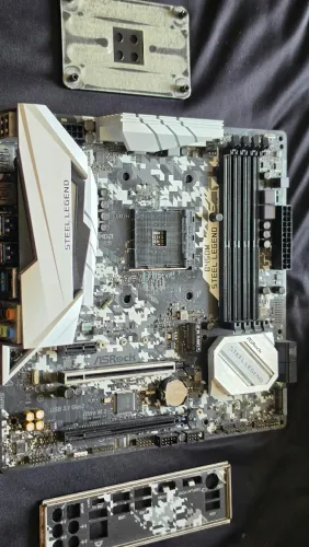 Placa mãe: ASRock B450M Steel Legend
