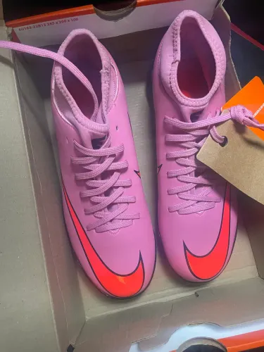 Chuteira society Nike mercurial nova