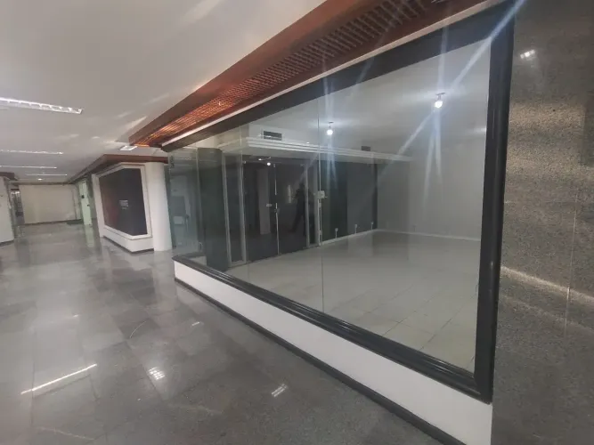 02 lojas em Centro Comercial na Praia do Suá