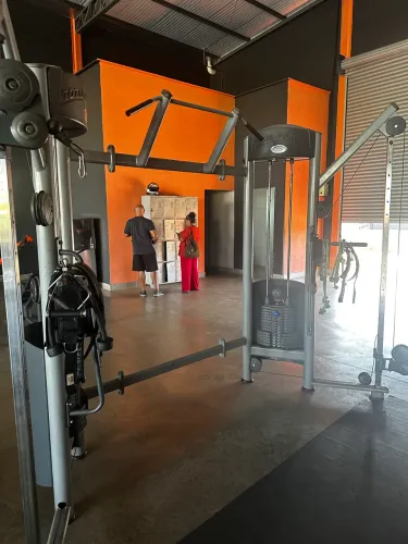 Crossover academia aparelho musculação
