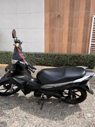 Moto 125 cilindrada / ano 2024 , vendo por 7.500 vamos negociar?