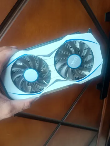 Placa de vídeo Asus 2 gigas 