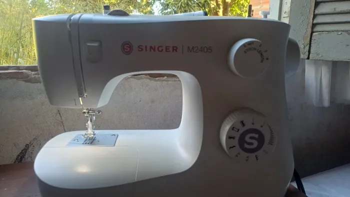 Vendo máquina de costura SINGER