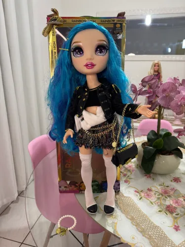 Boneca Rainbow High Amaya Raine gigante