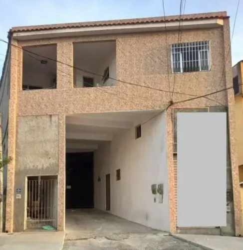 Júlia Deberg - Galpão + Apartamento + Casa em Barro Vermelho