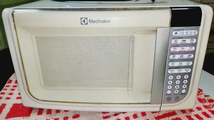 Micro Ondas Eletrolux Modelo MEF 41 Branco 31 Litros 127V / 12 Receitas Pré-Programadas