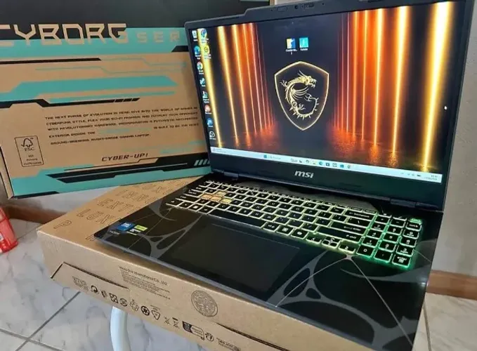 MSI Cyborg 15 Gamer RTX 5060 8GB GDDR7 + Core 7 240H