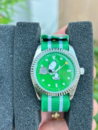 Relógio Snoopy verde novo
