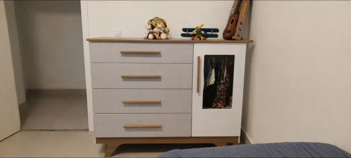 Cômoda Infantil 1 Porta e 4 Gavetas - 119 cm | 100% MDF<br>