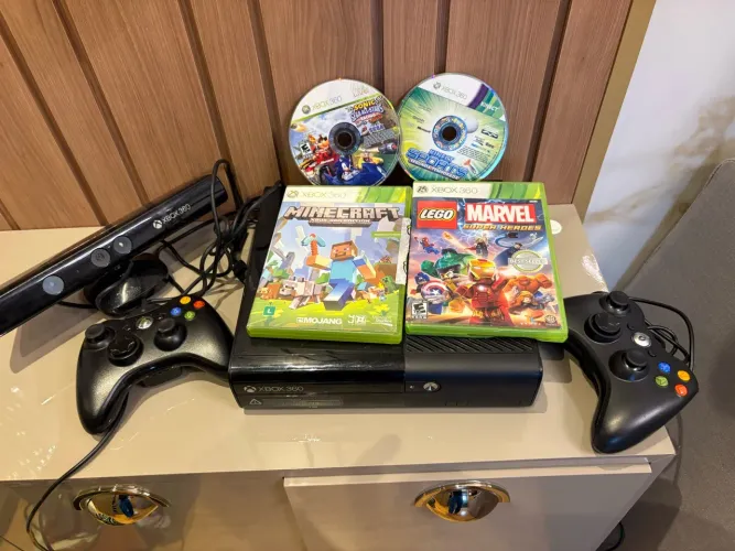 XBOX360 Kineckt +2 controles +4 Jogos