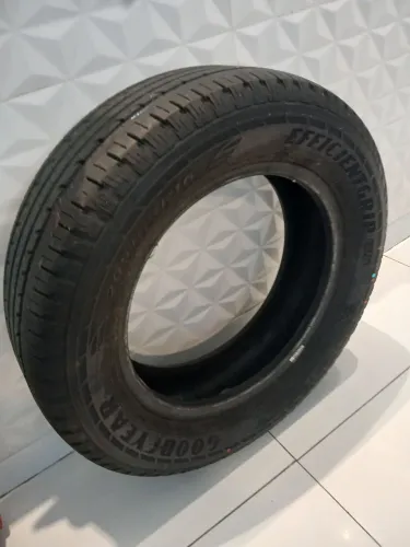 Pneu semi novo 