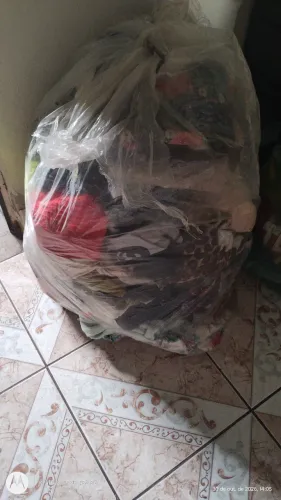 Lote de roupas femininas, adulto,usadas, para bazar, modelos e tamanhos variados,130 pça 